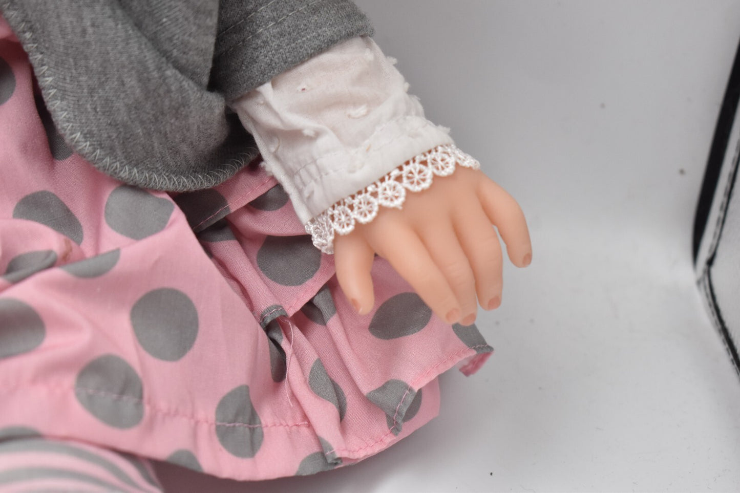 Ashton-Drake “Picture Perfect Avery – Hold That Pose!” Doll – 50cm – Vinyl Limbs