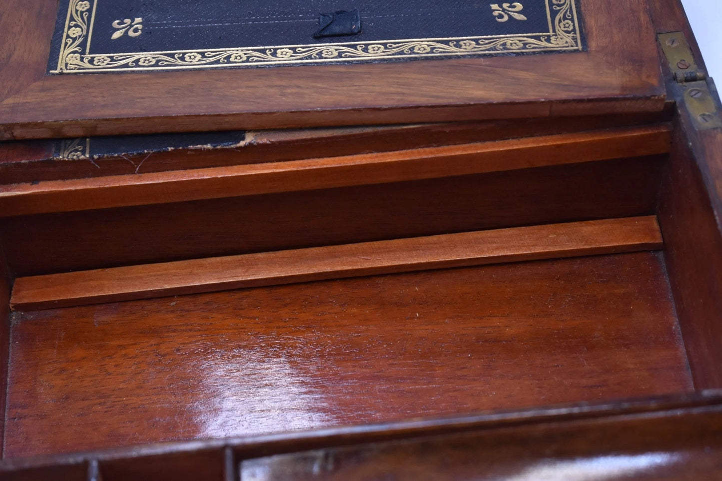 Antique Victorian Burr Walnut Writing Slope – 30x22x16cm