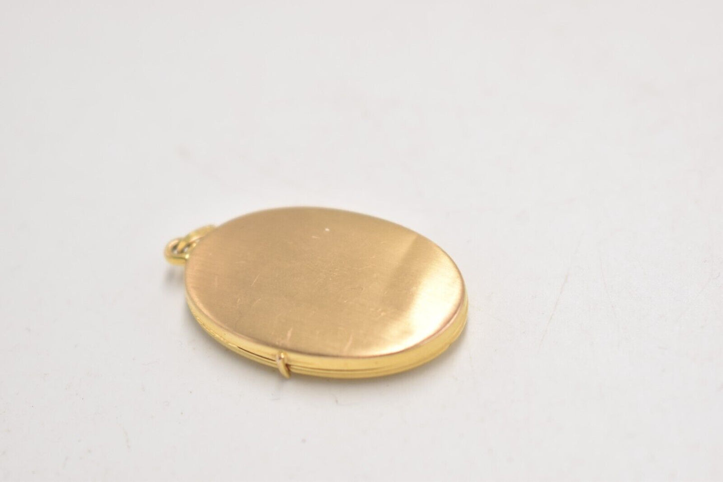 Vintage 9ct Gold Butterfly Engraved Oval Locket Necklace Pendant – 4.9g