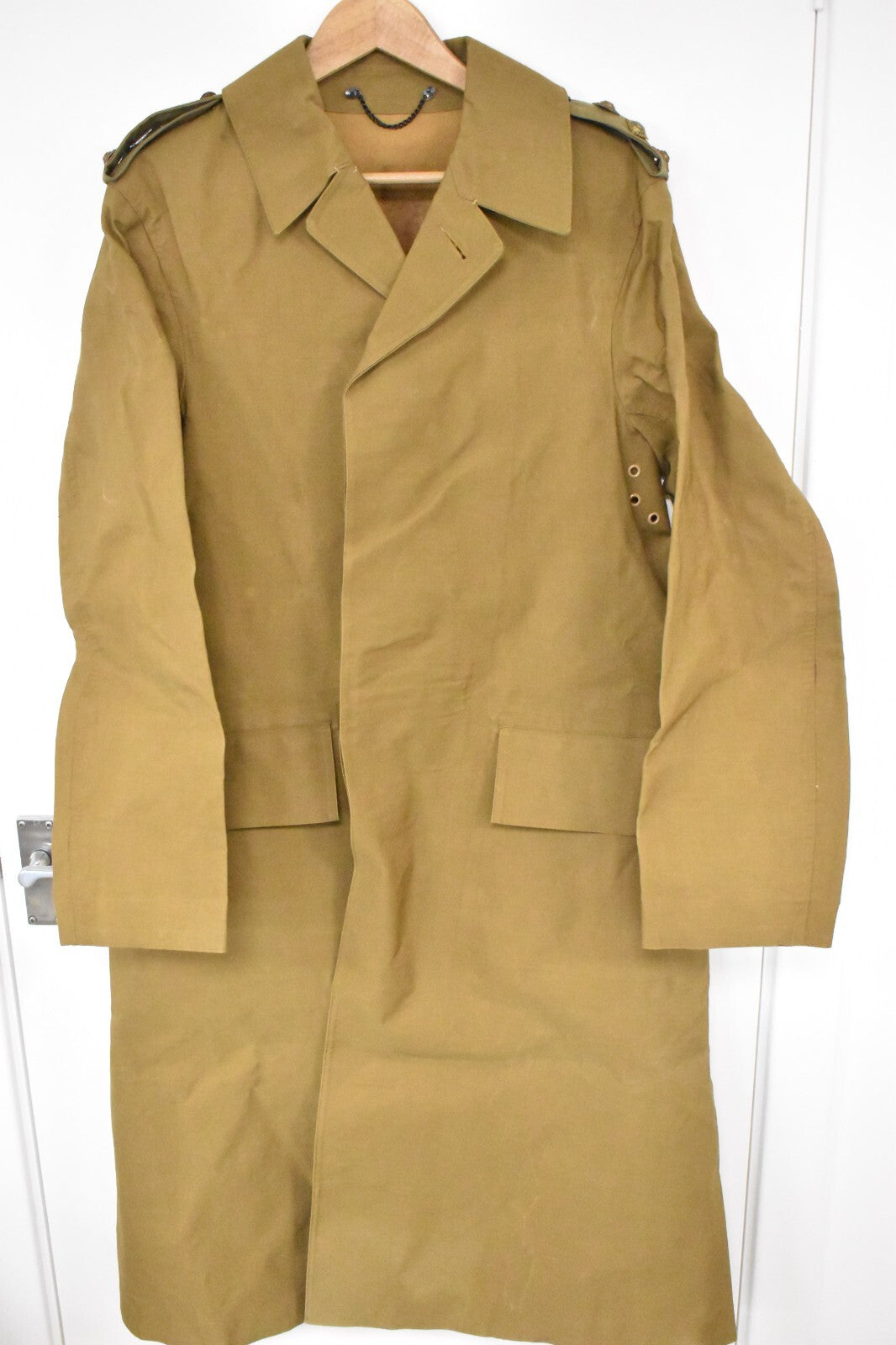 Vintage British Army 1940s Officer’s Raincoat – Broad Arrow Marked – 40" Chest