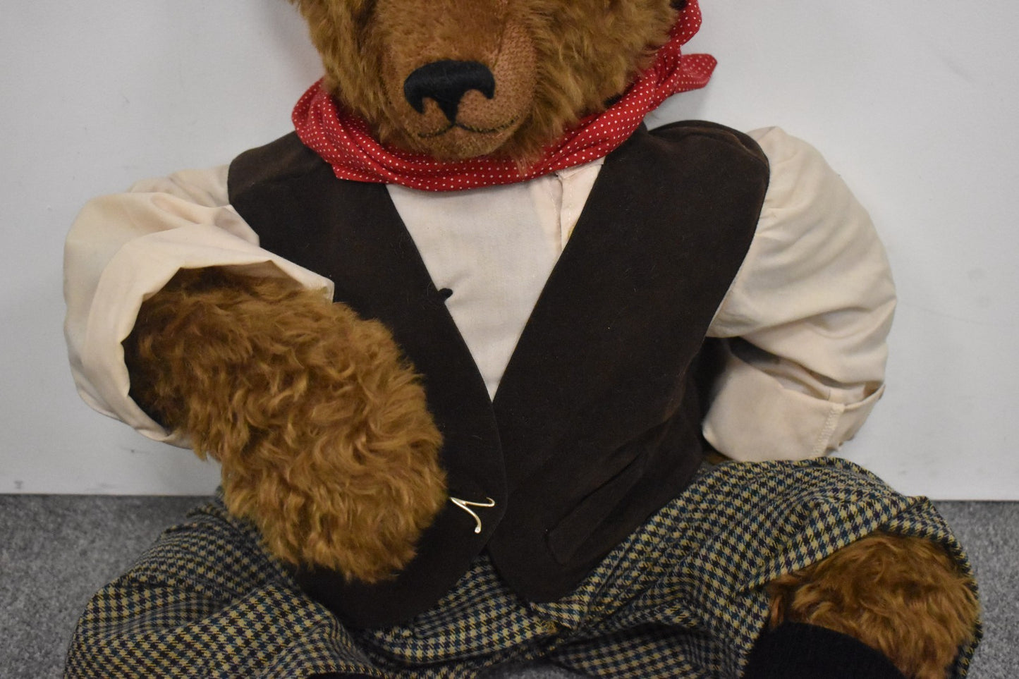 Anita Hill Artist Teddy Bear “Billy Bookworm” OOAK – 70cm Mohair – Fully Jointed