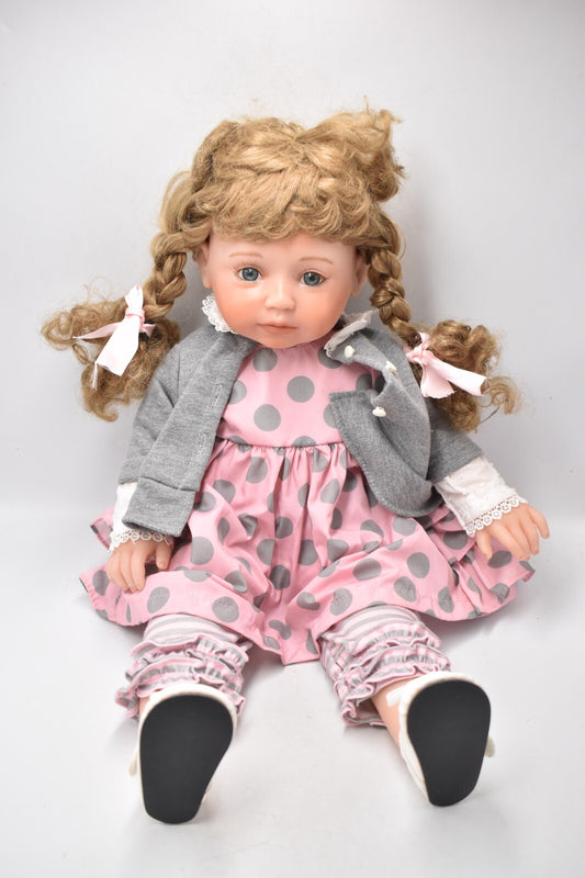 Ashton-Drake “Picture Perfect Avery – Hold That Pose!” Doll – 50cm – Vinyl Limbs