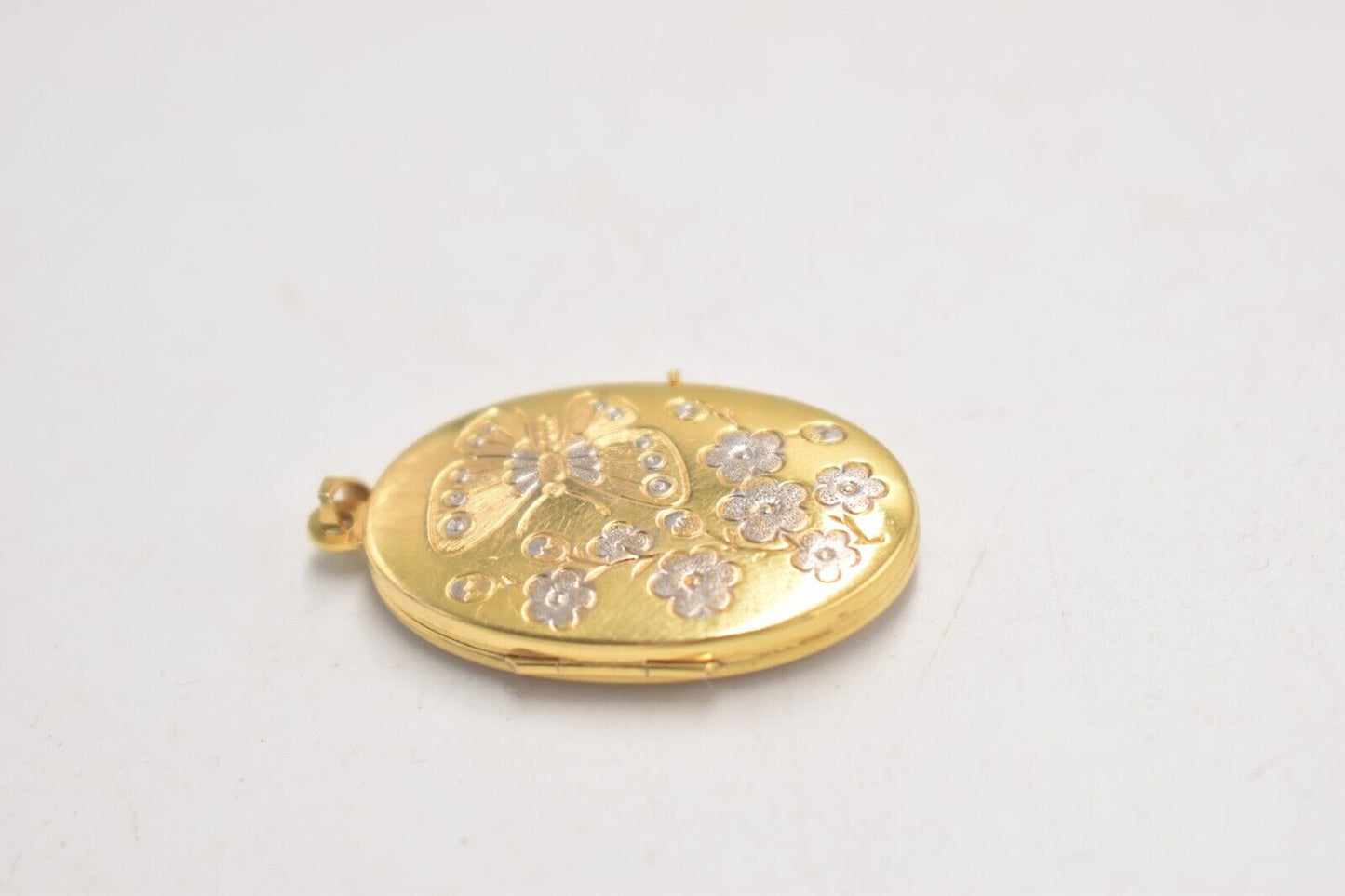 Vintage 9ct Gold Butterfly Engraved Oval Locket Necklace Pendant – 4.9g